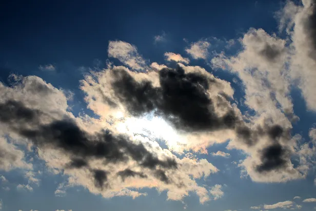 Wolken im Gegenlicht